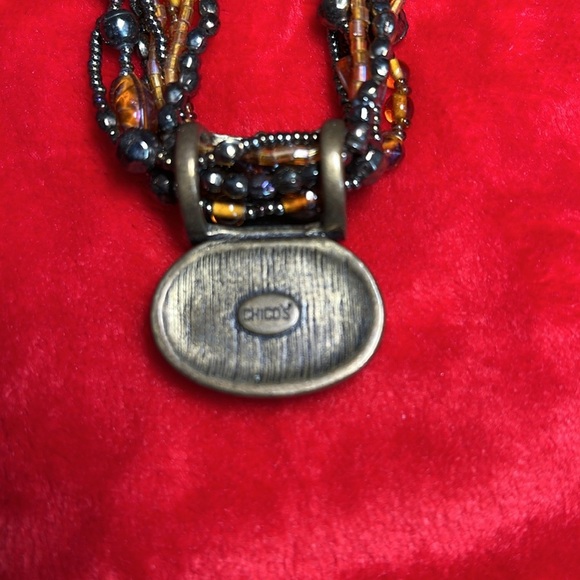 Chico’s necklace in drawstring bag - Picture 4 of 5